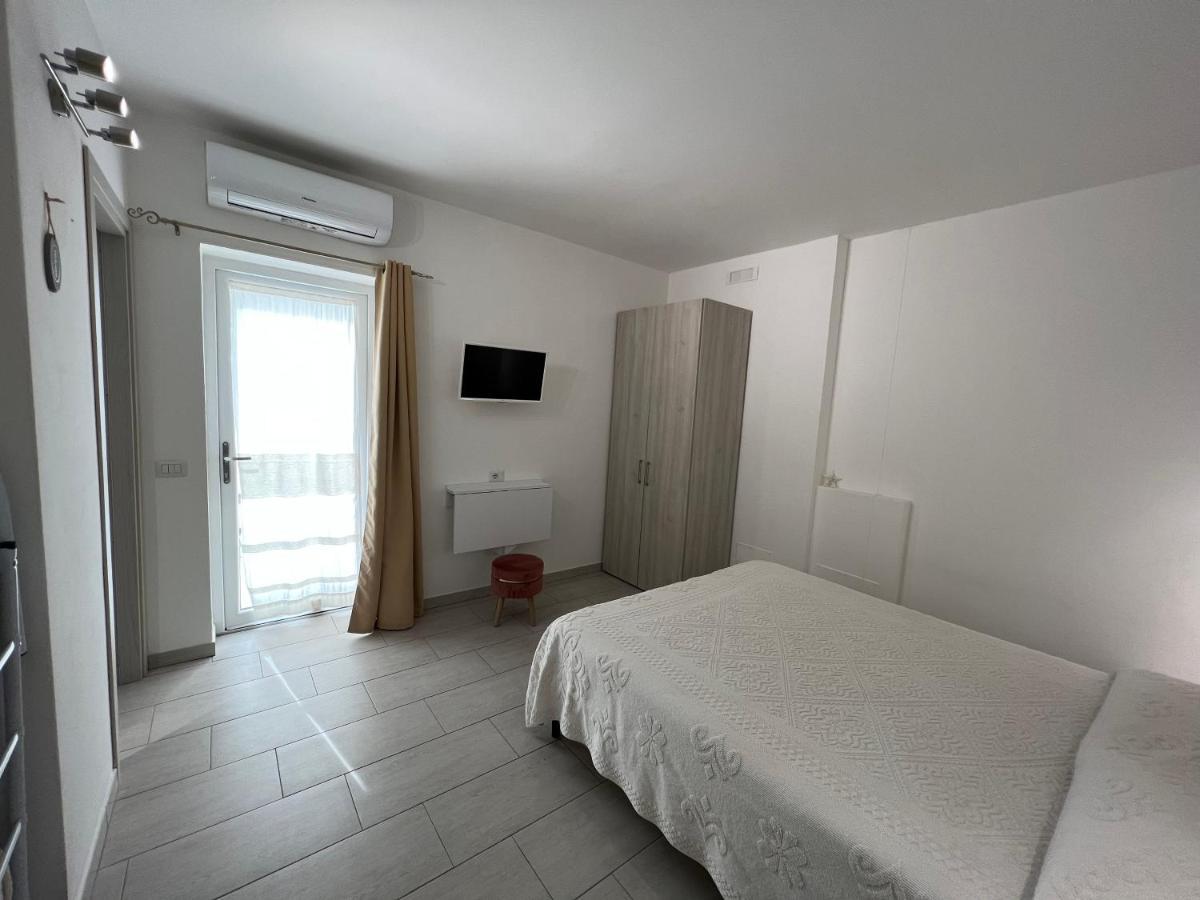 Al Mare Da Francesca Hotel Олбия Екстериор снимка
