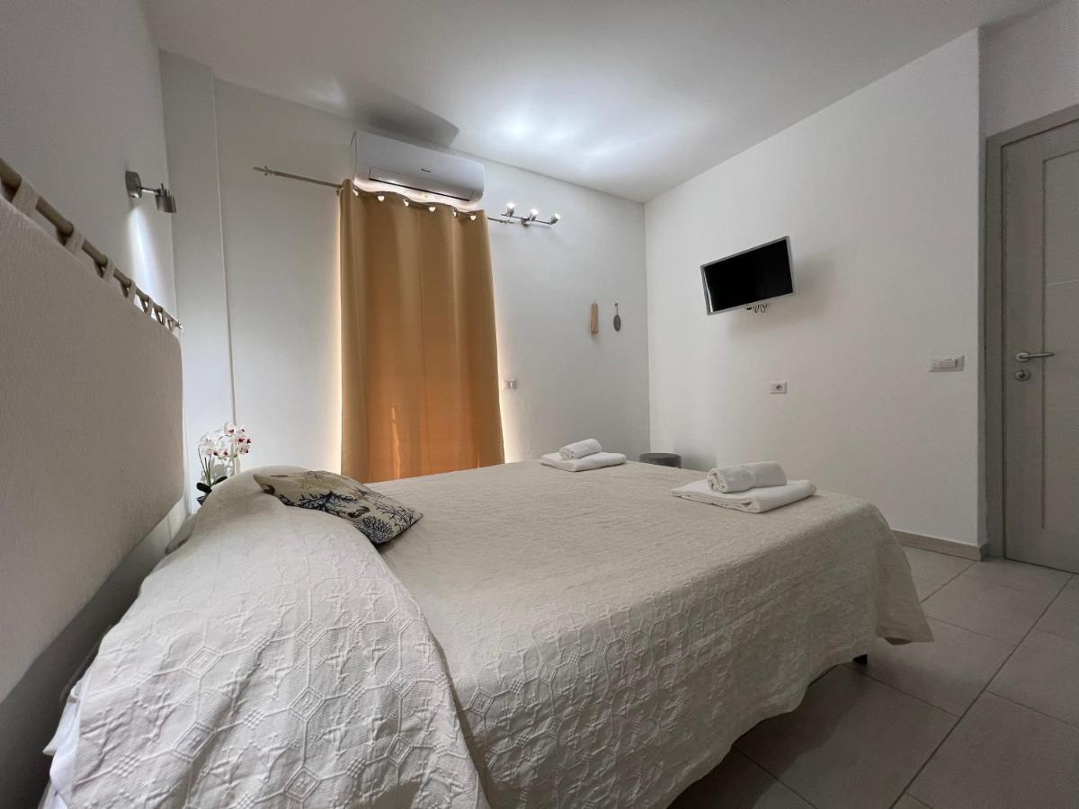 Al Mare Da Francesca Hotel Олбия Екстериор снимка