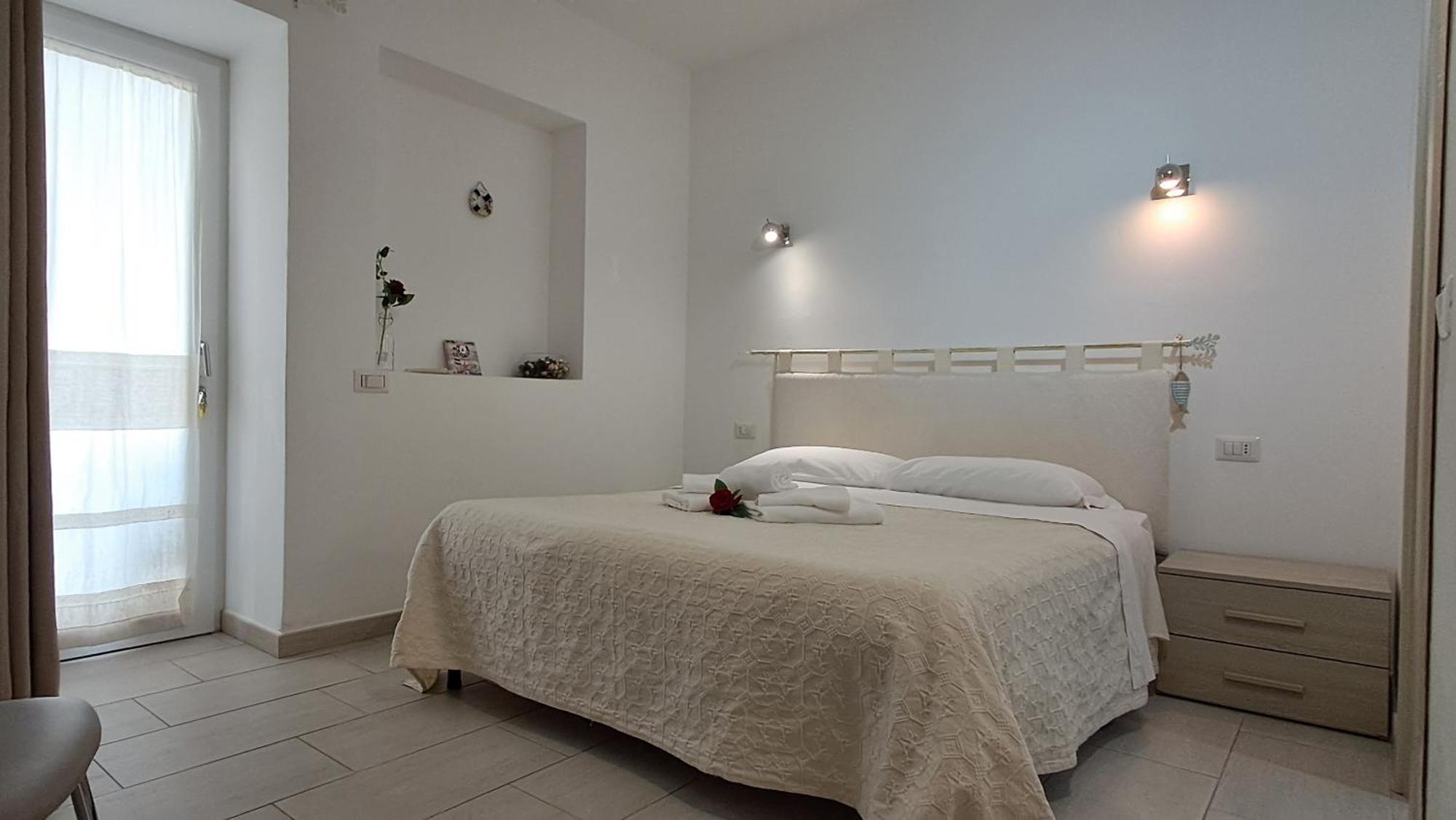 Al Mare Da Francesca Hotel Олбия Екстериор снимка