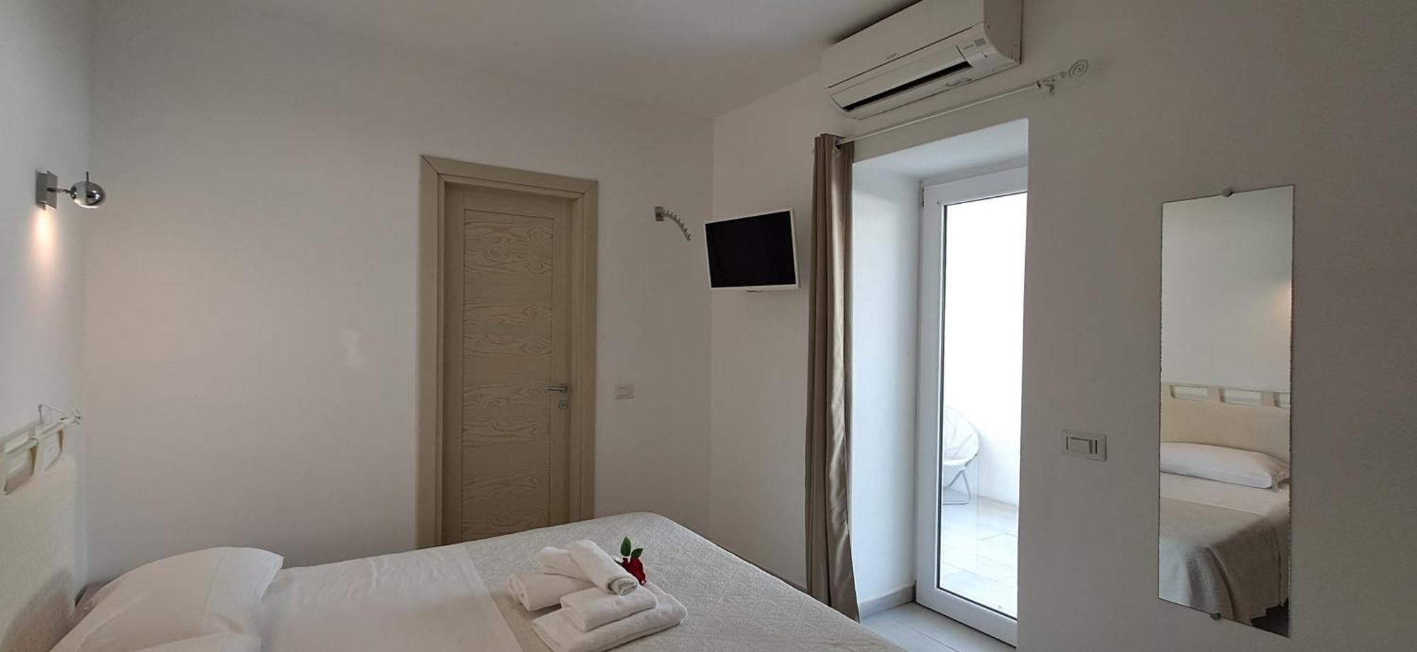 Al Mare Da Francesca Hotel Олбия Екстериор снимка