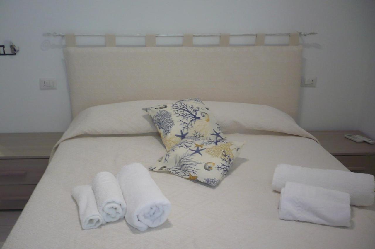 Al Mare Da Francesca Hotel Олбия Екстериор снимка